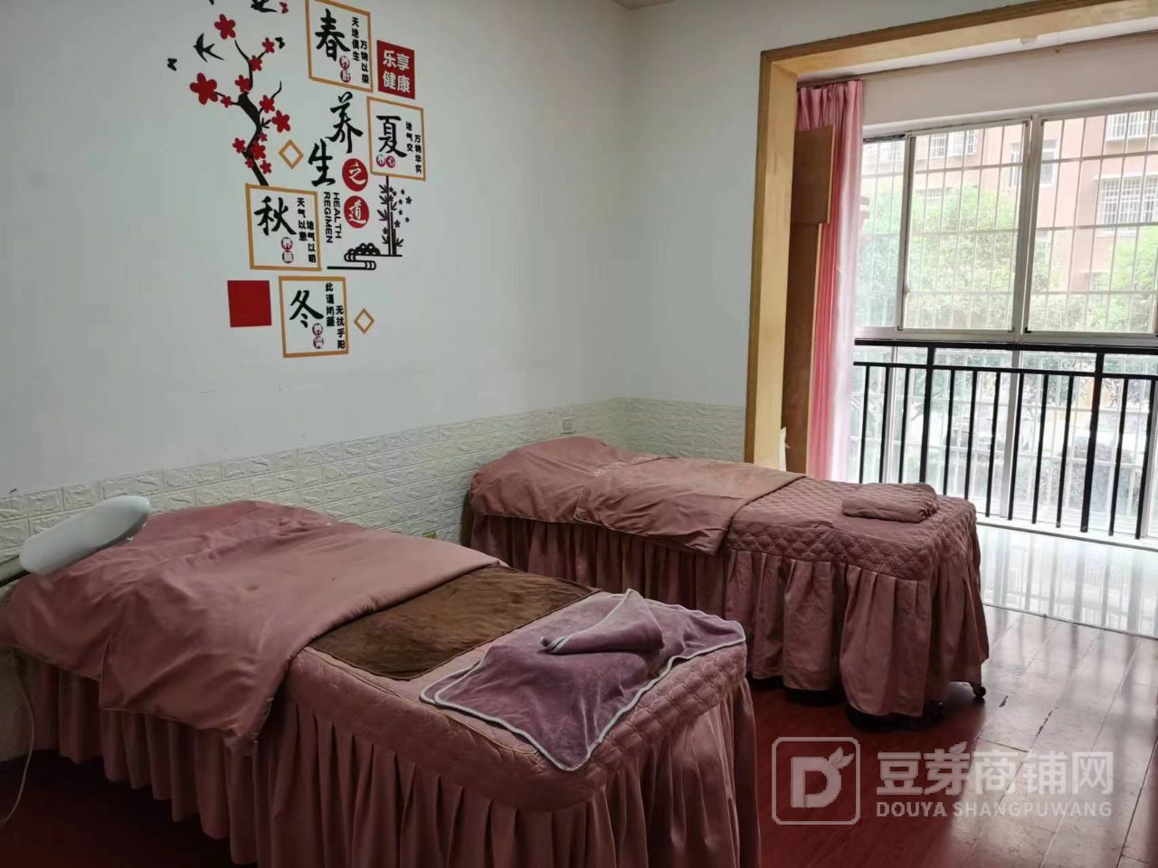 天心区中信广场地铁口小区一楼美容院转让